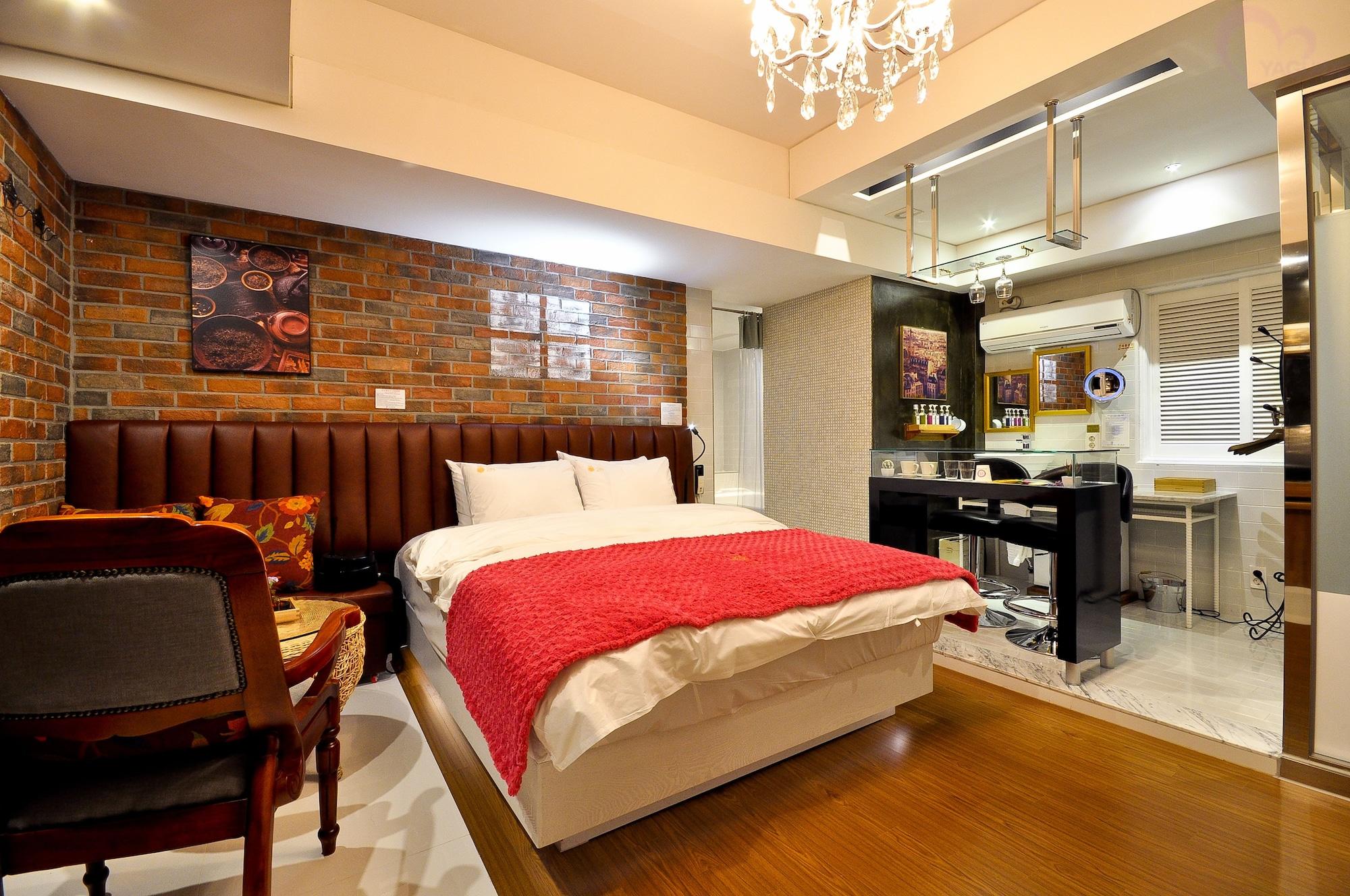 February Hotel Apsan Daegu Exterior photo