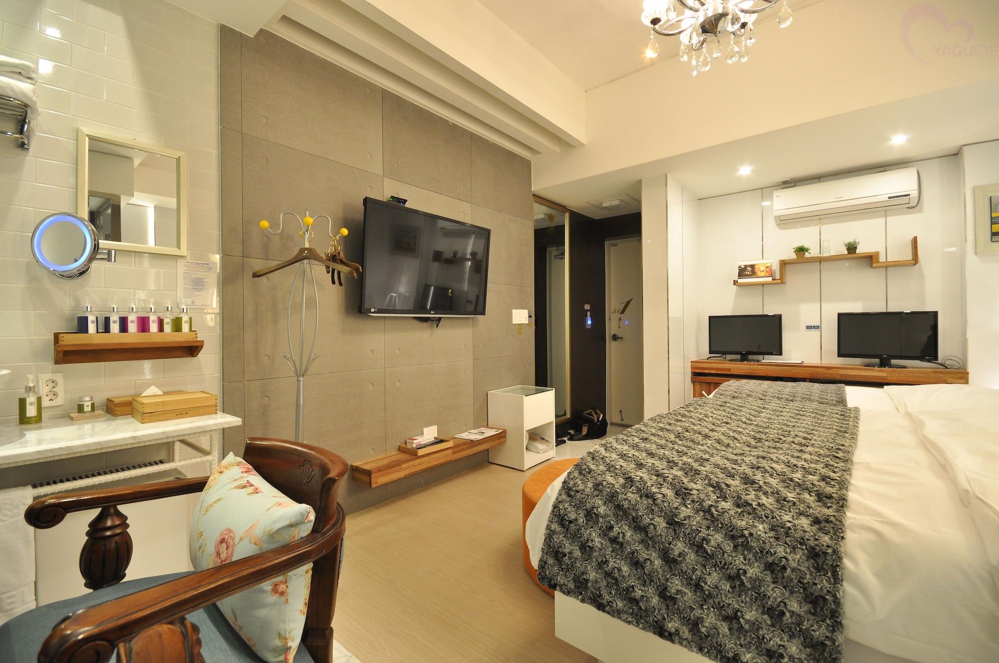 February Hotel Apsan Daegu Exterior photo