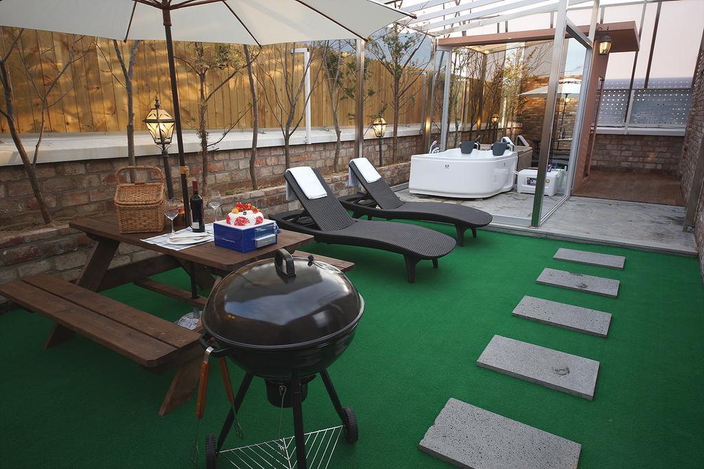 February Hotel Apsan Daegu Exterior photo