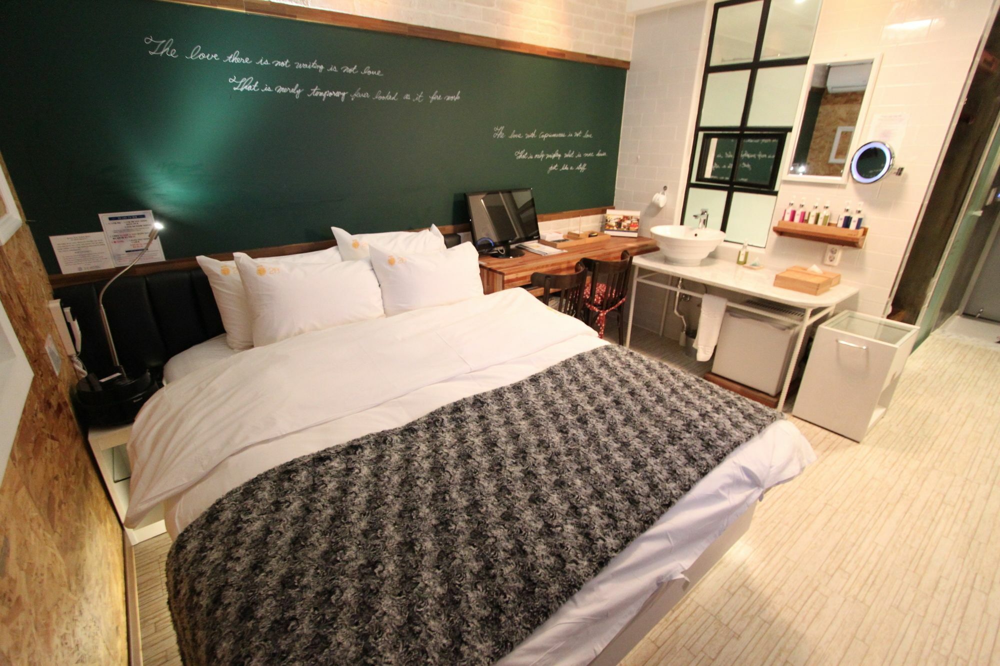 February Hotel Apsan Daegu Exterior photo